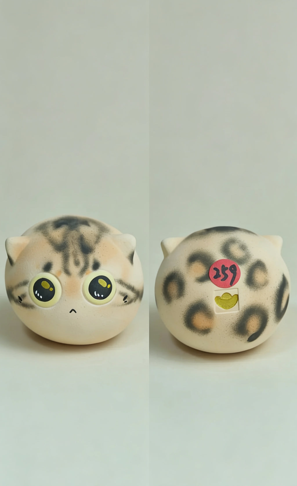 Ornamento artistico in ceramica a forma di gatto di medie dimensioni (edizione dorata)