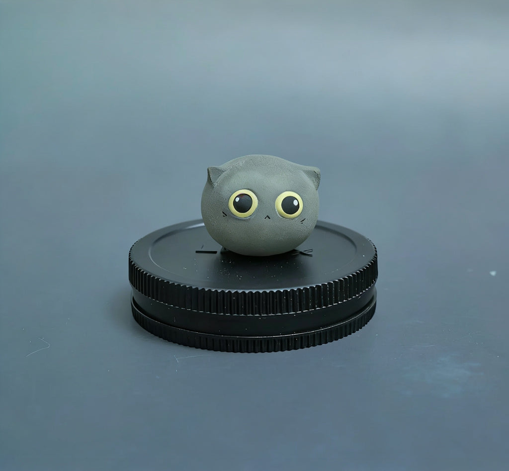 Mini ornamento in ceramica raffigurante un gatto