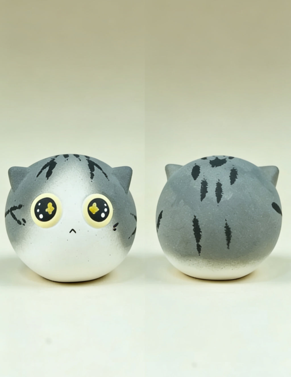 Ornamento artistico in ceramica a forma di gatto di piccole dimensioni